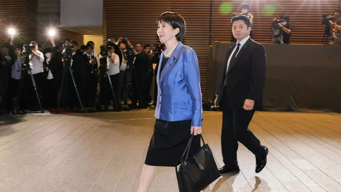 Vừa nhậm chức, nữ Thủ tướng Nhật Bản đã khiến thương hiệu đồ da 145 năm tuổi nổi sóng mạng xã hội