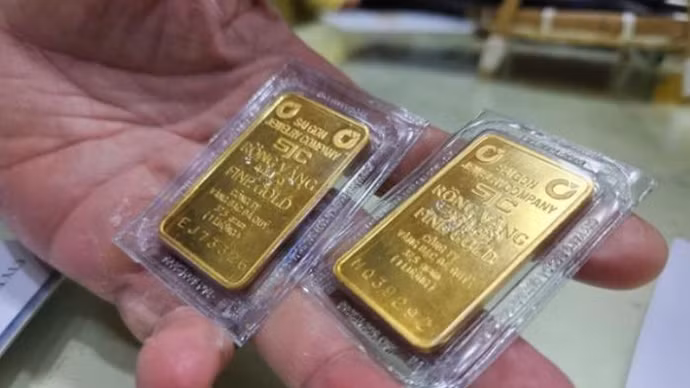 Vàng lại quay đầu giảm sâu, người mua “mất ngay” 4 triệu đồng/lượng