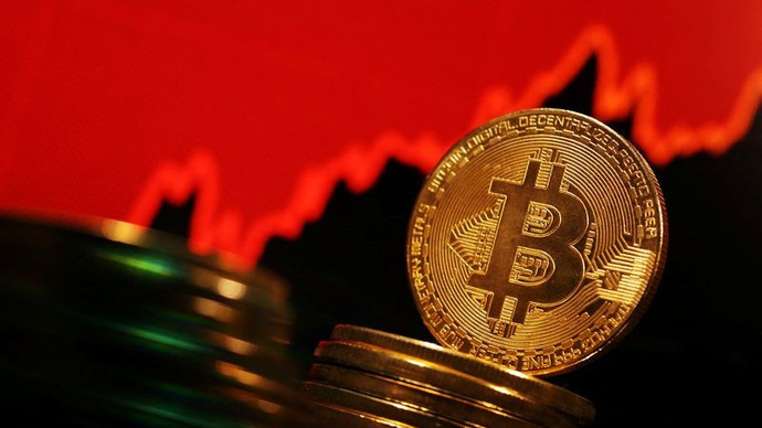 “Tay to” tiếp tục mua gom, giá Bitcoin vẫn giảm mạnh
