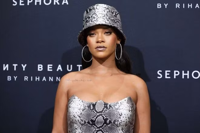 Rihanna và sở thích sưu tầm mũ bucket