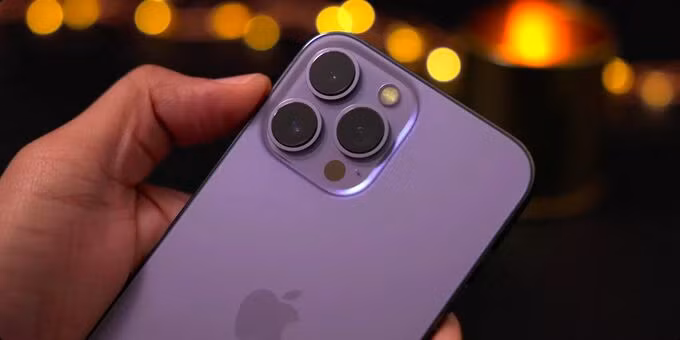Cụm camera lớn của iPhone 14 Pro có kích thước lớn hơn dòng cũ