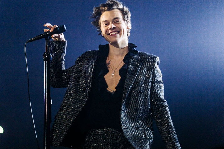 Harry Styles chính thức ra mắt thương hiệu làm đẹp Pleasing