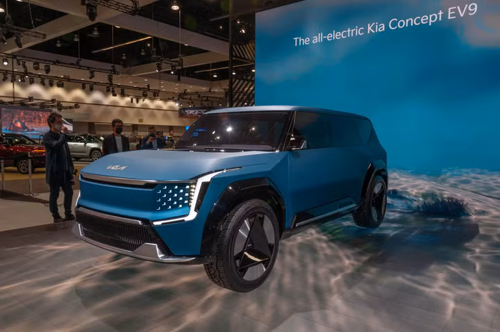 Xe điện Kia EV9 concept với lớp ngụy trang trước khi ra mắt năm 2023