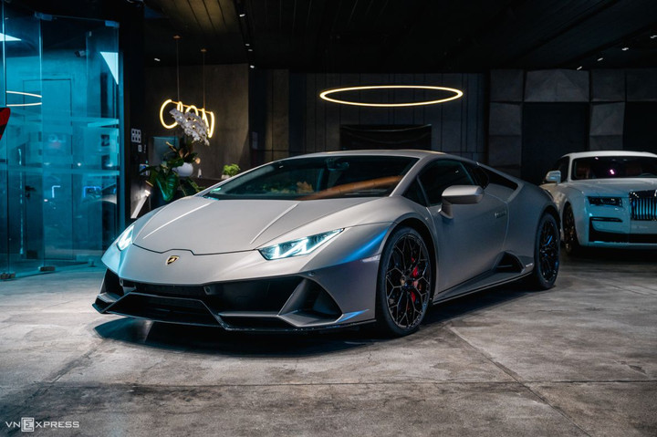 Lamborghini Huracan Evo bản nâng cấp trị giá 28 tỷ đồng tại Việt Nam