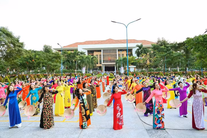 Lễ hội Áo dài TP.HCM lần thứ 9 năm 2023 – Tự hào sắc màu dân tộc