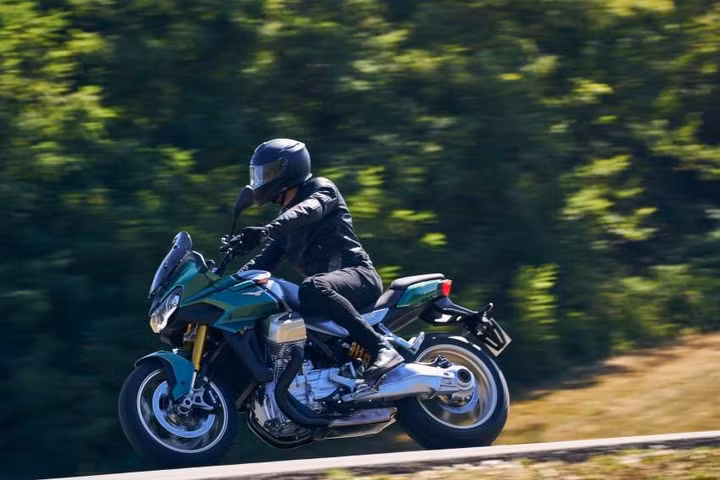 Moto Guzzi trình làng V100 Mandello 2021 tại triển lãm EICMA