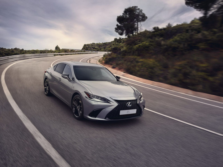 Lexus ES 2023 ra mắt, có thêm phiên bản mới