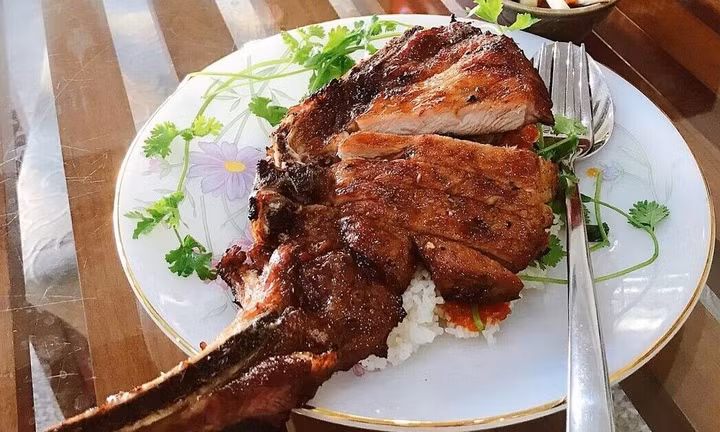 Runner Sài Gòn gợi ý điểm ăn uống khi tham gia giải chạy đêm