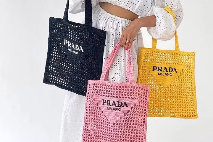 Túi Prada Raffia Tote Bag - Phụ kiện bền vững "gây bão" làng mốt