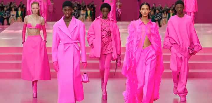 Valentino Thu Đông 2022 - Chỉ cần 1 sắc hồng nói lên đẳng cấp