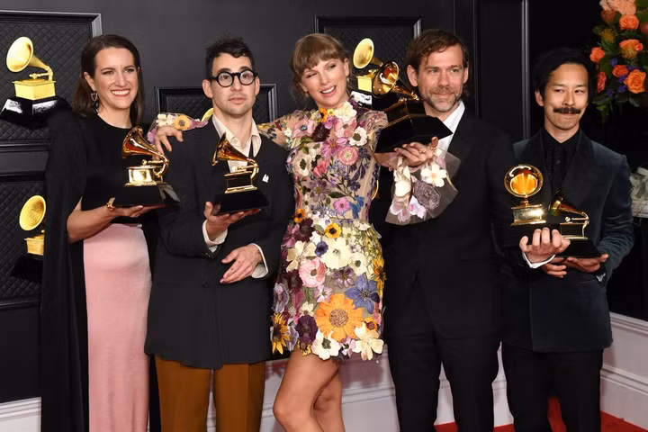 Taylor Swift thắng lớn với hàng loạt giải thưởng, sắp lấy giải “Nữ hoàng âm nhạc thập kỷ”