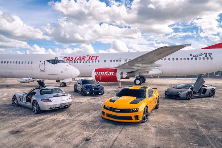 Những chiếc xe 'Transformers' lần đầu tiên được đưa ra thị trường đấu giá