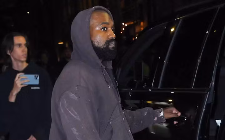 Kanye West mua mạng xã hội của hãng Parlement để được tự do ngôn luận