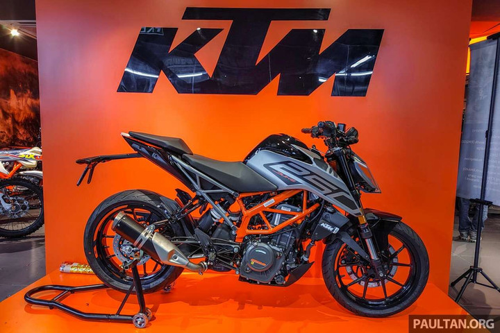 KTM Duke 250 2022 thêm màu mới, giá không đổi