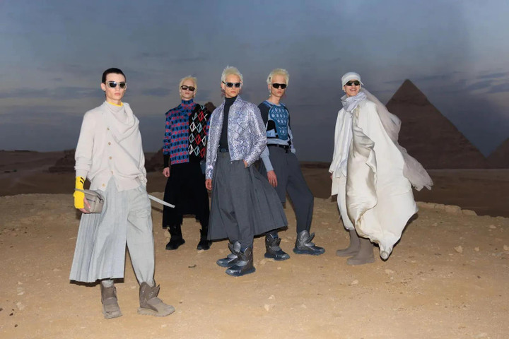 Dior Menswear Pre-Fall 2023 tài liệu khảo cổ của Ai Cập huyền bí