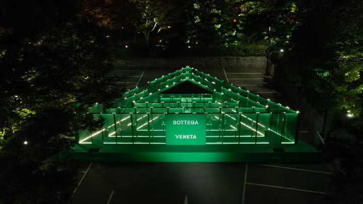 Lạc vào "mê cung xanh vẹt" của Bottega Veneta ở Seoul