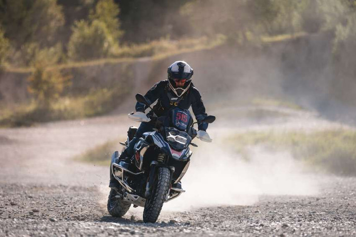 BMW Motorrad chọn R1250GS Trophy Competition cho giải đua GS Trophy 2022