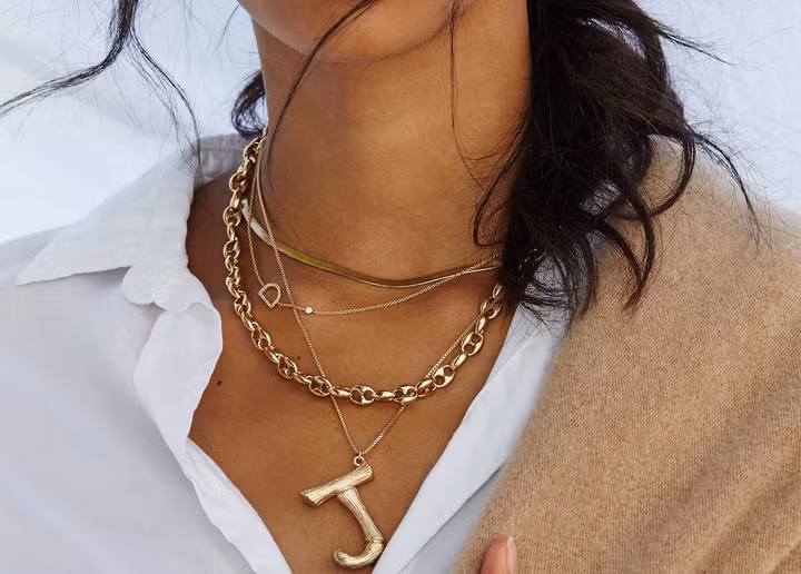 Bỏ túi bí quyết phối layer dây chuyền từ dàn sao thế giới