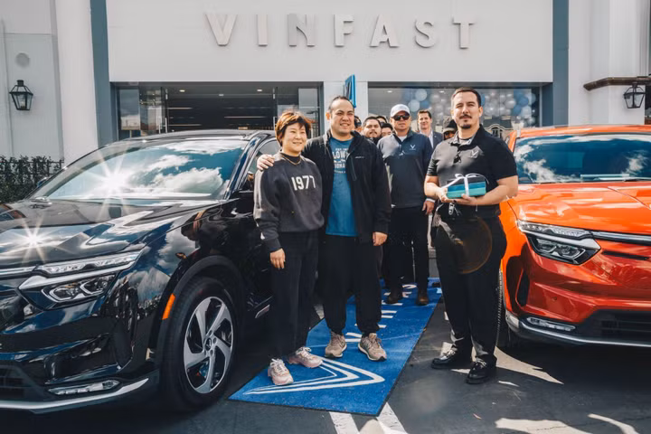 VinFast bàn giao lô xe VinFast VF8 tới tay khách hàng Mỹ