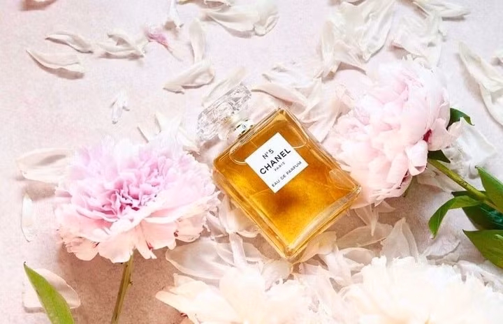 Khám phá những hương nước hoa được phái đẹp yêu thích nhất - P2