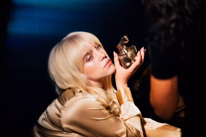Billie Eilish ra mắt dòng nước hoa của riêng mình