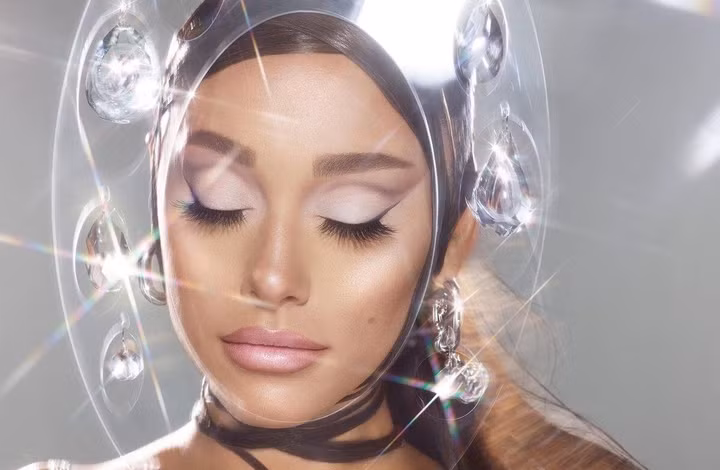 Ariana Grande hé lộ BST đầu tiên của r.e.m beauty