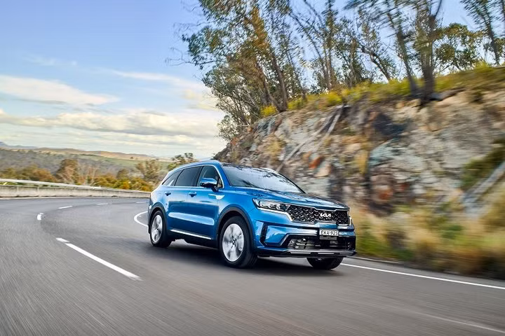 Kia Sorento Hybrid 2022 được nhận đặt cọc tại đại lý