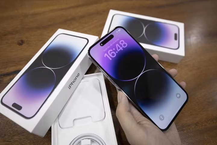 Cảnh trái ngược trong ngày mở đặt cọc các dòng iPhone 14 tại Việt Nam