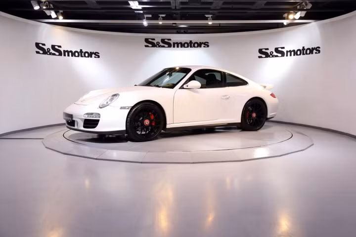 Porsche 911 Carrera GTS thế hệ mới đầu tiên lộ diện ở Việt Nam