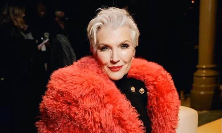 Mẹ tỷ phú Elon Musk biến hóa phong cách ở tuần lễ thời trang