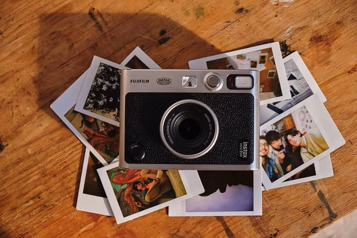 Fujifilm ra mắt dòng máy ảnh Instax Mini Evo Camera