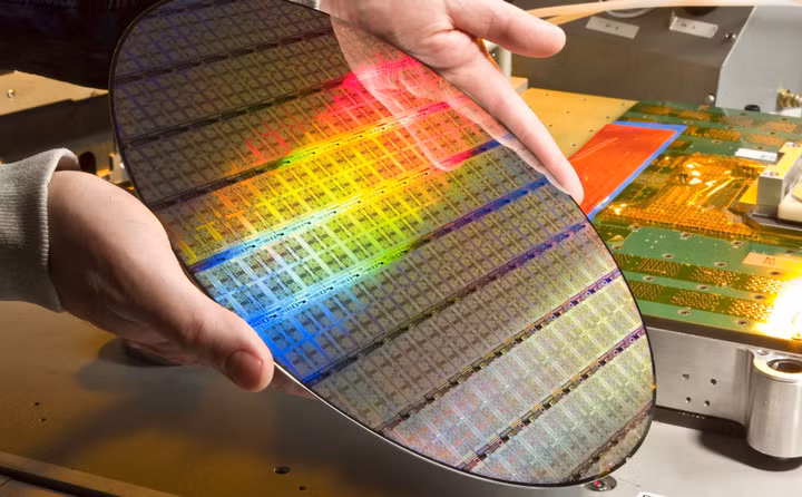 Cách đáp trả trong cuộc chiến chip Trung Quốc
