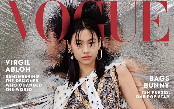 Ngôi sao Squid Game Jung Ho-Yeon trở thành người Hàn Quốc đầu tiên “solo” trên bìa Vogue Mỹ