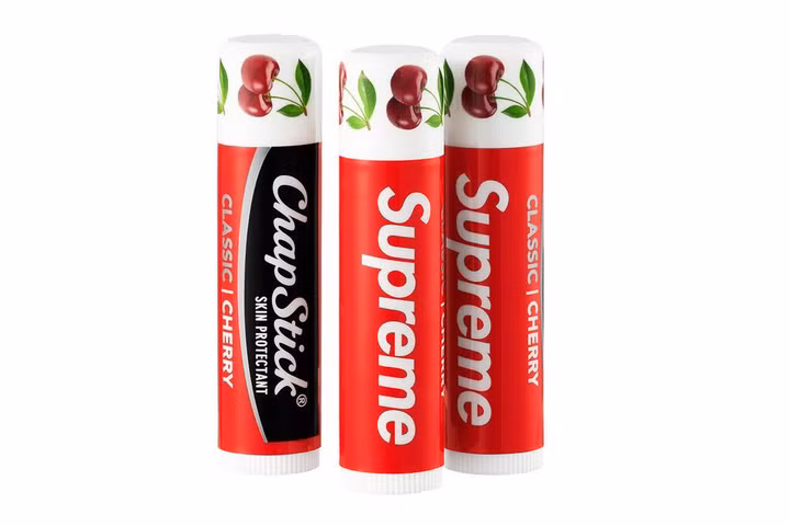 Supreme tiếp tục “chiều lòng” người hâm mộ với những món phụ kiện không ngờ tới