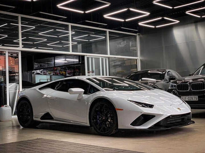 Lamborghini Huracan EVO RWD độc nhất Việt Nam đã lộ diện trên phố