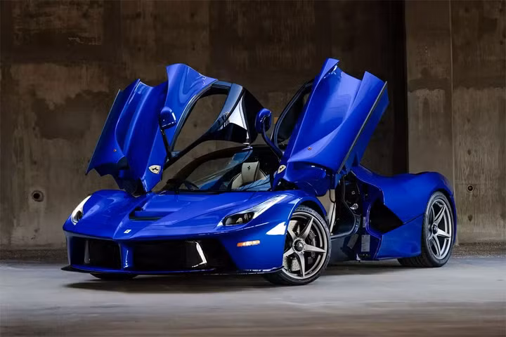 Đấu giá Ferrari LaFerrari 2014 lập kỷ lục tại RM Sotheby's
