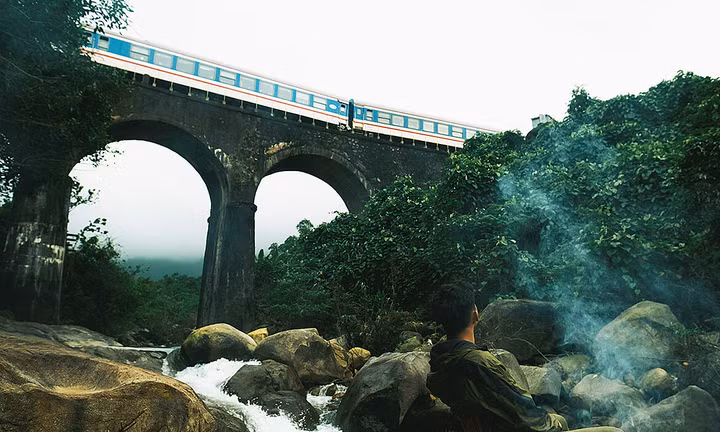 Cắm trại xuyên đêm ngày Tết ngắm tàu Bắc - Nam