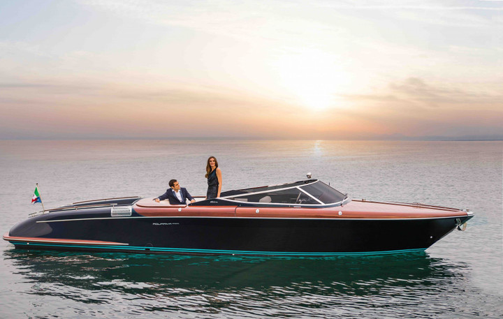 LuxYacht bàn giao du thuyền hạng sang Riva Aquariva Super đầu tiên tại thị trường Đông Nam Á