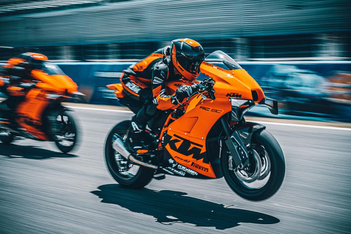 KTM trình làng mẫu RC 8C - Bản giới hạn cho đường đua