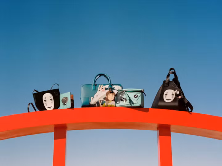BST LOEWE x Spirited Away: Mang anime Nhật Bản đến gần với thời trang
