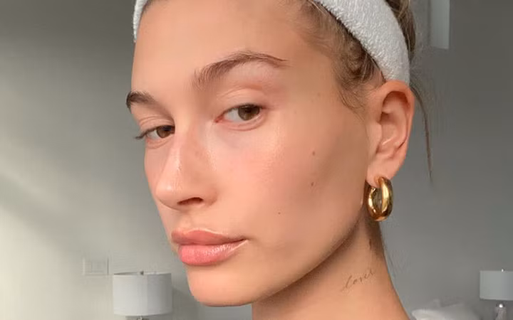 Hé lộ chu trình dưỡng da của Hailey Bieber