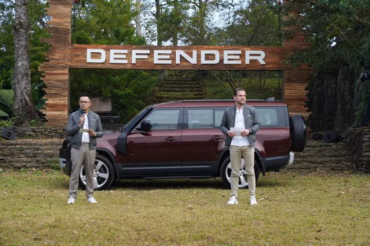 SUV Land Rover Defender 130 ra mắt thị trường Việt Nam