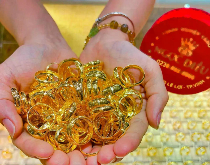 Thị trường vàng biến động mạnh đầu năm, nhà đầu tư lỗ tới 10 triệu đồng mỗi lượng