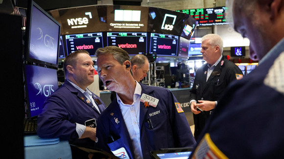 Nasdaq và S&P 500 giảm do sức ép từ ngành công nghệ