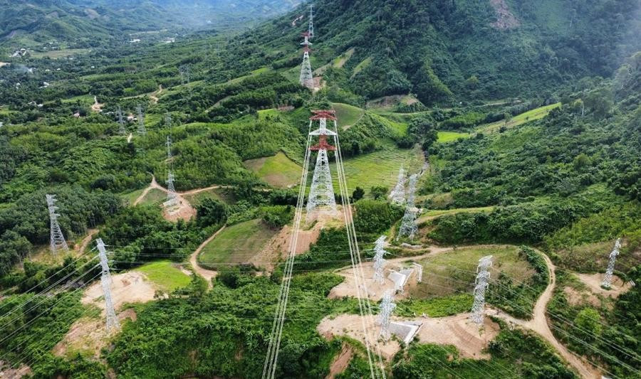 Đường dây 500kV Monsoon – Thạnh Mỹ phục vụ nhập khẩu điện từ Lào về Việt Nam. Đường dây 500kV Monsoon – Thạnh Mỹ phục vụ nhập khẩu điện từ Lào về Việt Nam.
