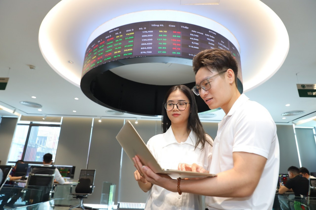 Thị trường chứng khoán Việt Nam được nâng hạng sẽ đánh dấu mốc quan trọng cho sự phát triển về chất của thị trường Thị trường chứng khoán Việt Nam được nâng hạng sẽ đánh dấu mốc quan trọng cho sự phát triển về chất của thị trường