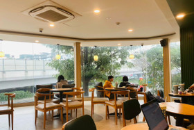 Cà phê tự phục vụ: Câu chuyện cũ, tranh luận mới