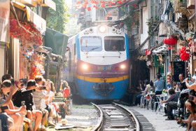 Thống nhất giảm chạy tàu qua phố cà phê đường tàu Hà Nội