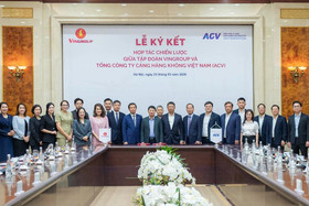 Đại diện ACV và Vingroup tại lễ ký kết