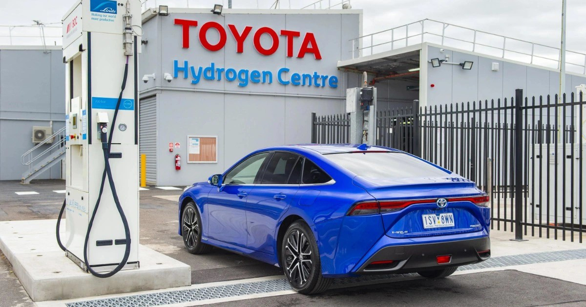 Không "tất tay" vào xe điện, Toyota chọn phát triển pin nhiên liệu hydro toyota-mirai-hydrogencarexpert-crop-1721360506181.jpg